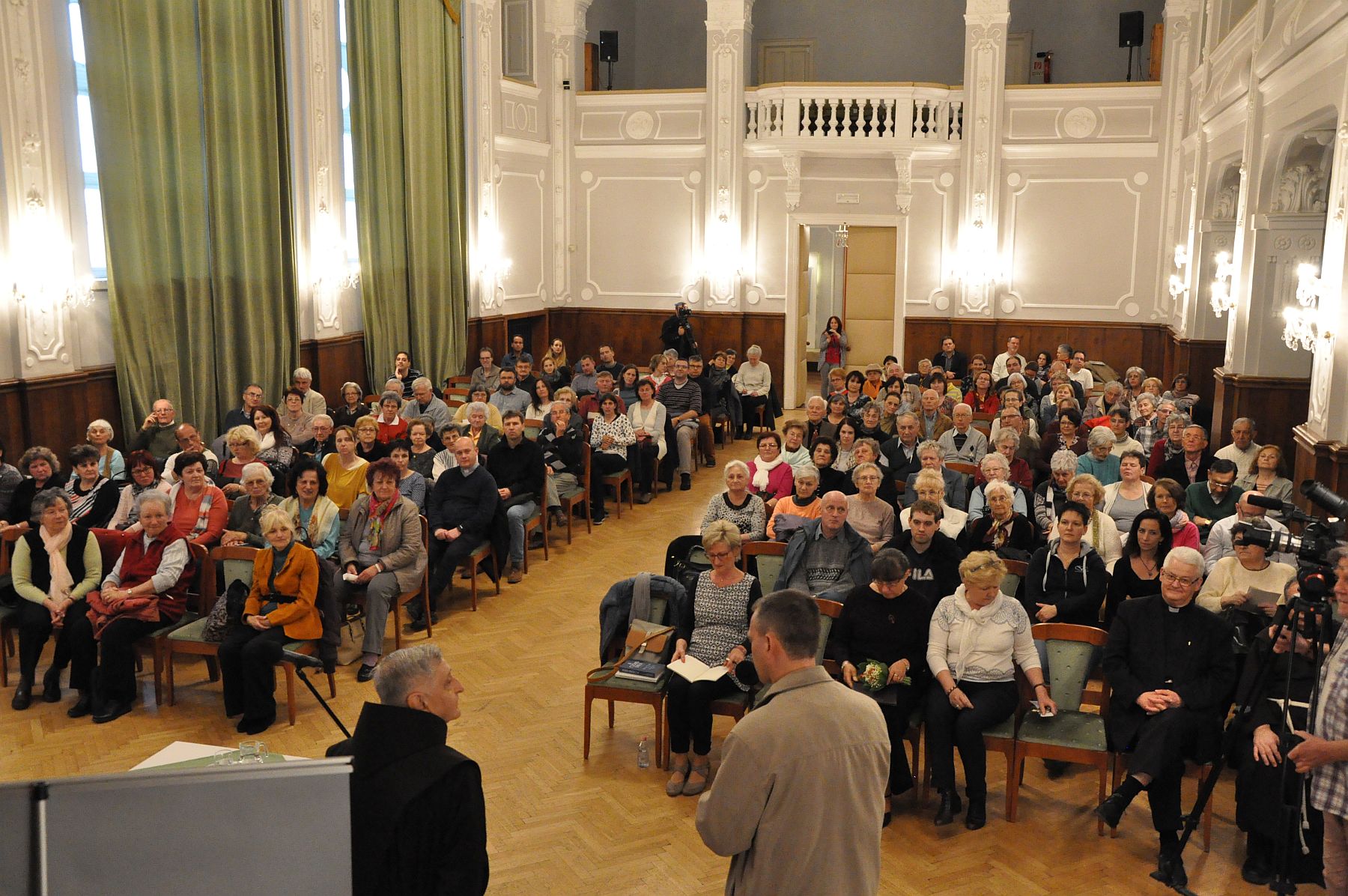 Dr. Barsi Balázs előadásával folytatódott a készület az Eucharisztikus Kongresszusra